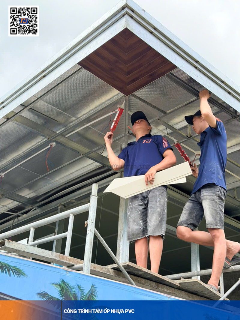 Công trình tấm ốp nhựa PVC 1 sóng ốp trần