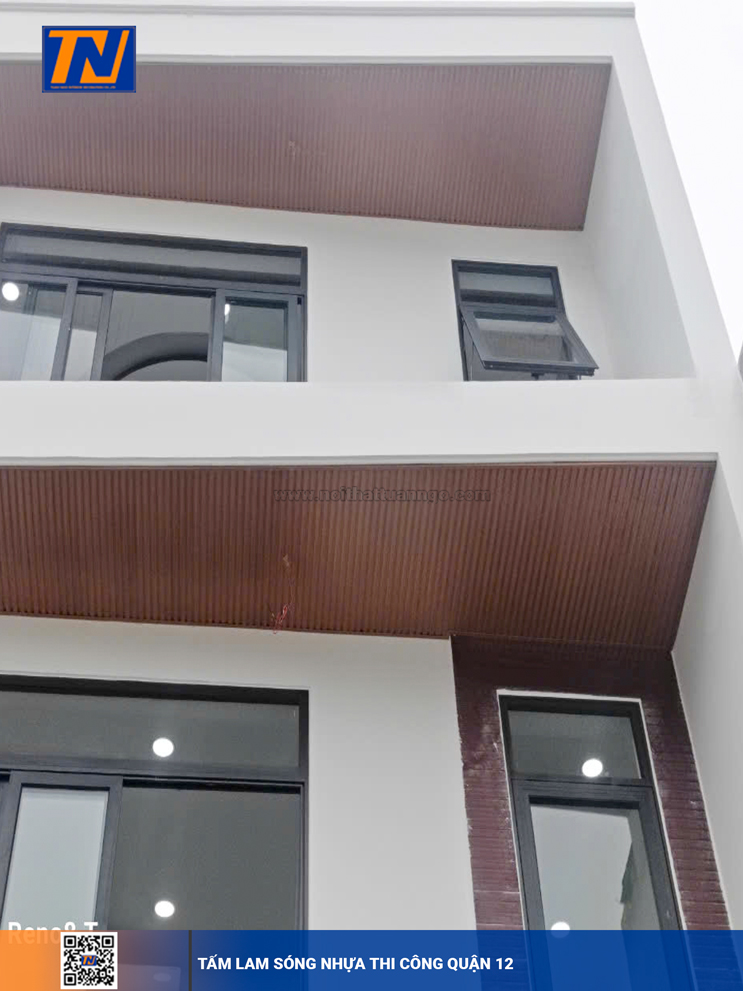 Tấm lam sóng nhựa PVC ốp trần mái hiên
