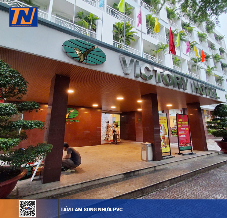 Cung cấp và thi công tấm lam sóng nhựa tại Victory Hotel