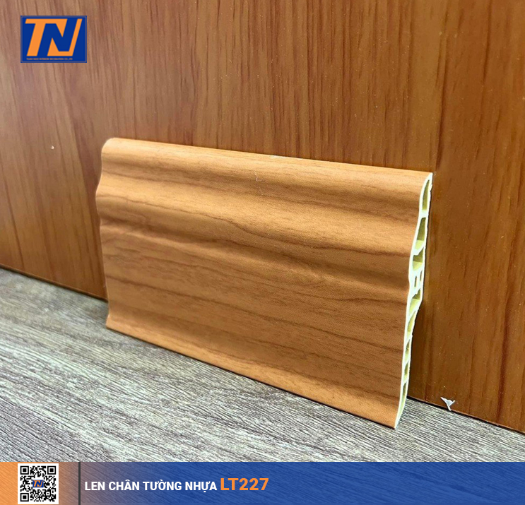 Len chân tường nhựa LT227