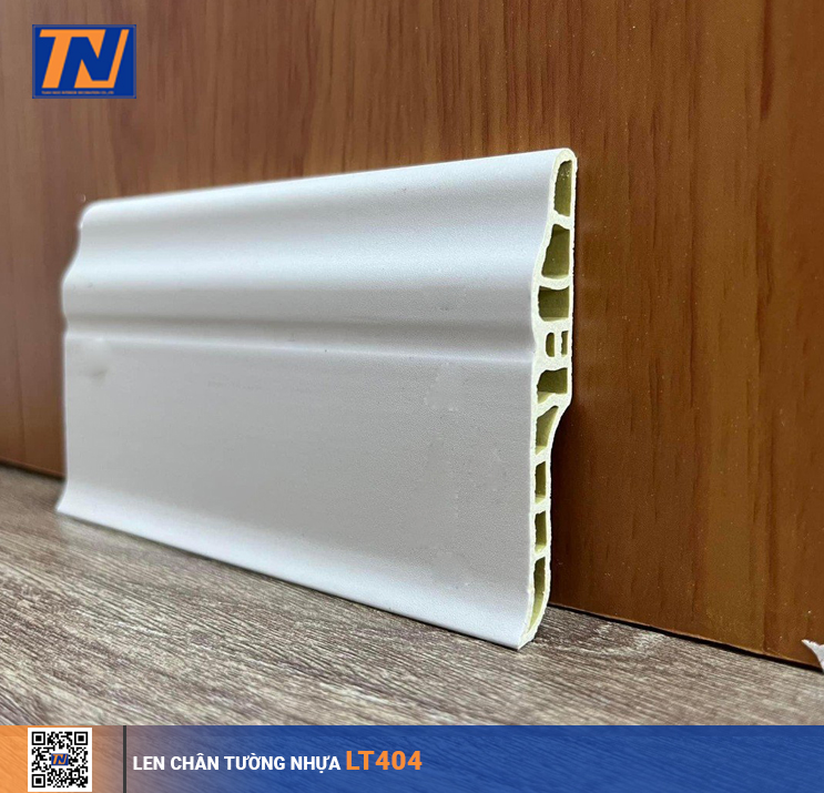 Len chân tường nhựa LT404